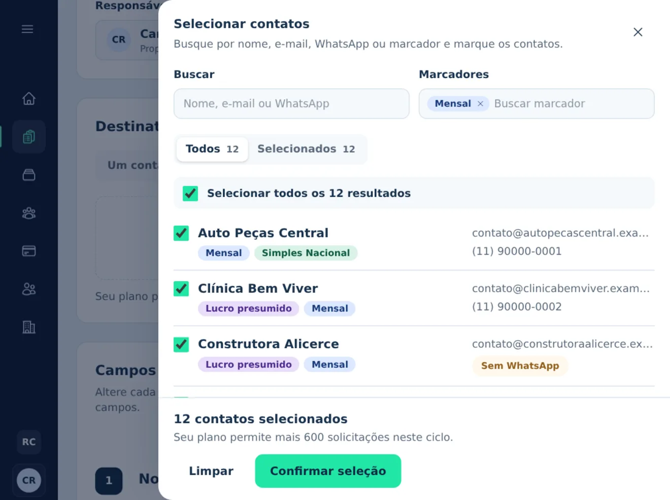 Seleção de contatos ao criar uma solicitação, filtrada pelo marcador Mensal, com os 12 clientes do escritório marcados e o botão Confirmar seleção.